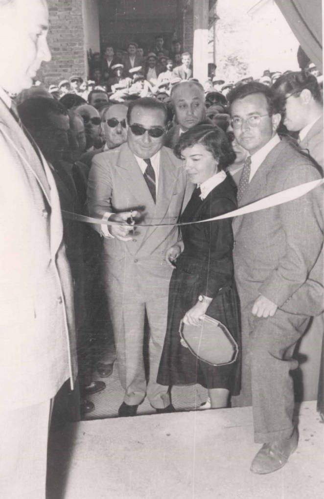 1954 yılında Başbakan Adnan Menderes ile birlikte Haydar Koyuncu Konya Şekerbank Şubesinin açılışında