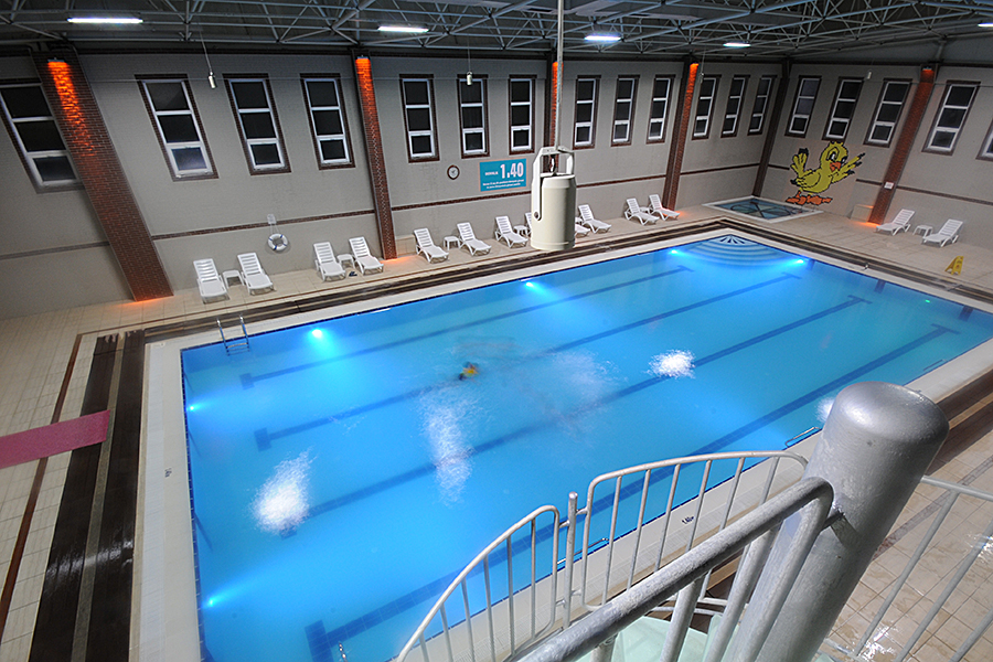 Termal tesiste kapalı havuzumuz