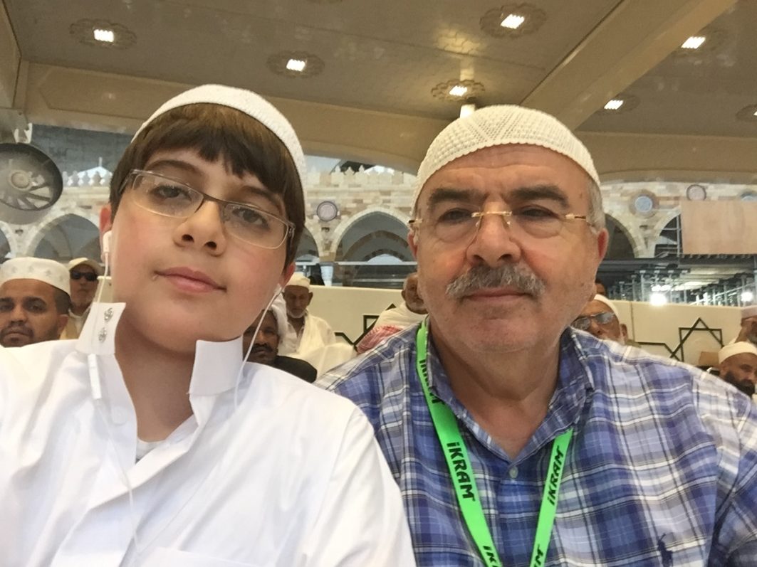 2015 yılında umreye ben, Osman, hanımlar, Zeynep ve torunum Yusuf Kemal ile birlikte gittik. 4 Mayıs- 13 Mayıs 2017 tarihinde ben, Osman, oğlum Mustafa kızı Ela, Osman’ın kızı Zeynep, Ülker ve Kübra olmak üzere 7 kişi gittik. Ben umre görevimi yaparken tavafımı ve sayımı rahatsızlığımdan dolayı oğlum Mustafa'nın kullandığı arabaya oturarak yaptım. Mus-tafa’dan Allah Razı olsun. Allah’a, sağlığım elverdiği müddetçe mübarek beldelere gelip arabayla da olsa umre vazifemi tekrar tekrar yapmayı nasip et diye dua ettim.